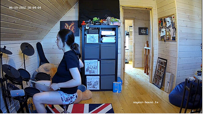 Screenshot 2022-06-19 at 19-04-51 Kitchen camera at Nina & Kira reallifecam apartment at Voyeur House TV (cam11)