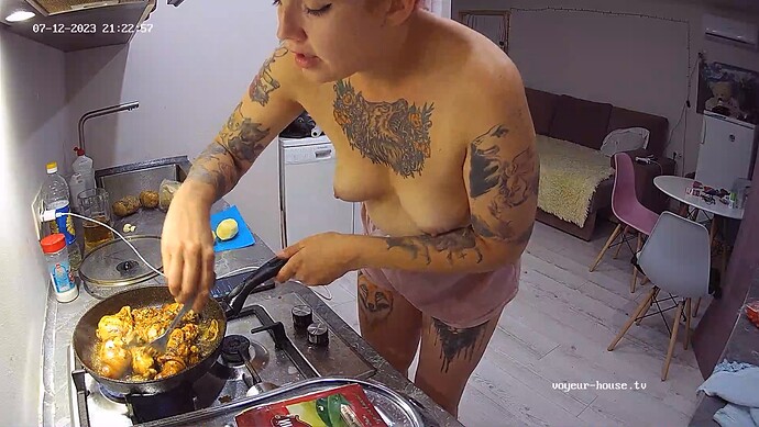 Julia_230712_cooking_topless_@_Trisha_realm48-cam11-1689186211