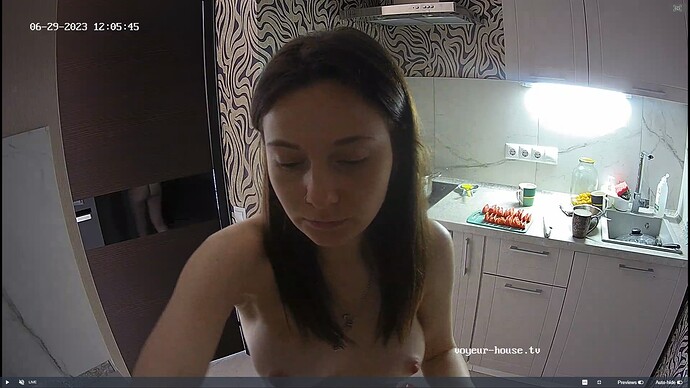 Ashampoo_Snap_jeudi 29 juin 2023_11h10m8s_002_Finley & Francesca apartment with reallifecam cameras at Voyeur House TV - Google Chrome