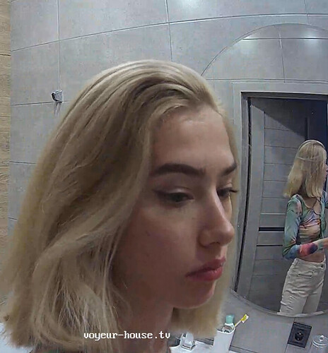 Screenshot 2023-05-28 at 10-59-19 Bathroom camera at Amelie & Lucas reallifecam apartment at Voyeur House TV (cam19)